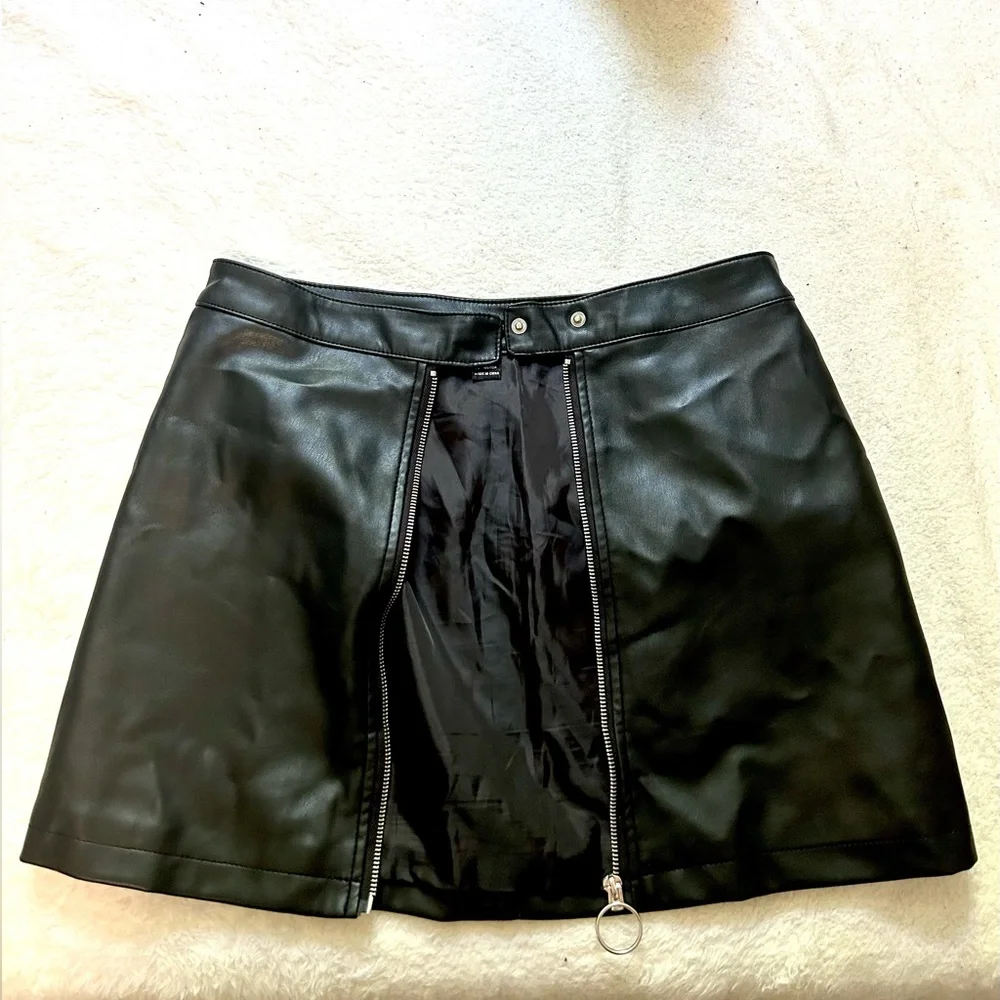Black faux leather skirt - Picture 4 of 4